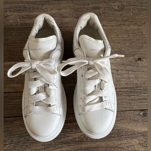 ALEXANDER MCQUEEN LIMITED EDITION STUDDED SNEAKER. Size 36.5 🤍🩶